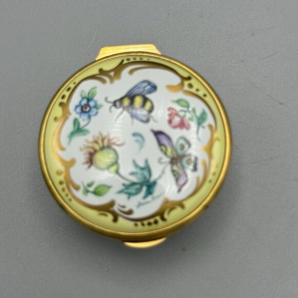 Vtg Round Porcelain Hinged Trinket Box Signed Butterflies Ladybug Flowers Gilt - Picture 7 of 11